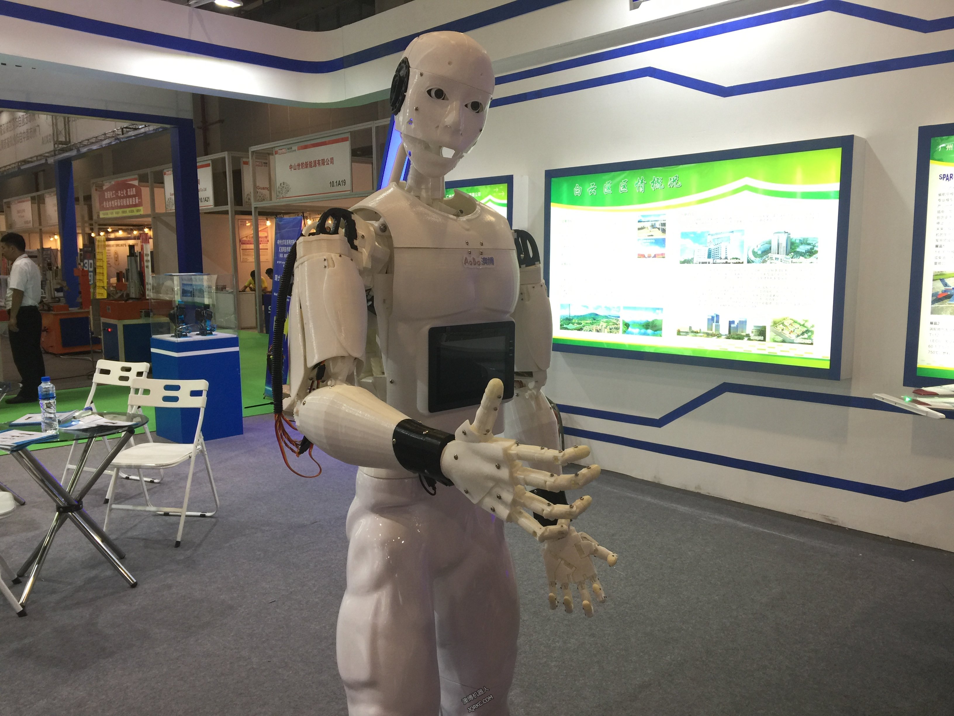 AI进一步发展 机器人也能做手术